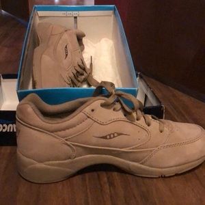 SAUCONY Women’sSize 7 Vintage Leather Shoes NICE!